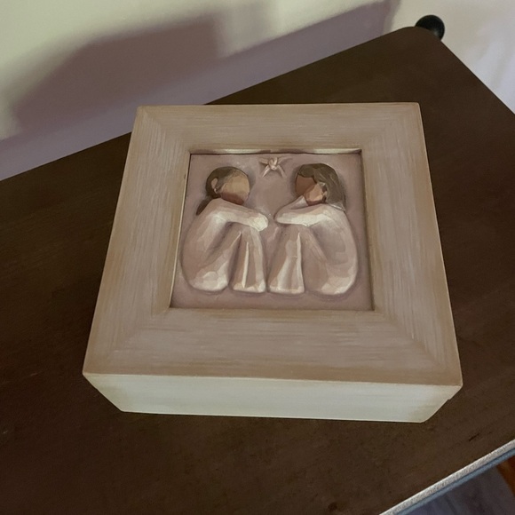 Willow Tree “Friendship” Keepsake Box - Picture 1 of 5